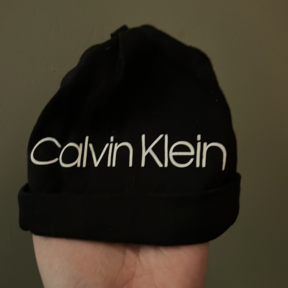 ⭐️ Calvin Klein Infant Hat ⭐️ - Picture 2 of 3